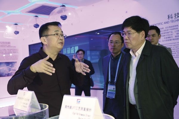 1584065014744977