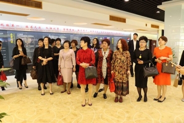 桐乡市女企业家代表来中国OK钱包集体“充电”