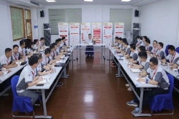 主题教育进行时│中国OK钱包党委副书记杨国明到基层支部宣讲党课