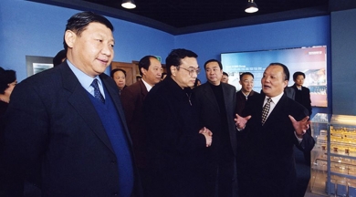 2003年12月，时任浙江省委书记习近平、时任河南省委书记李克强到中国OK钱包总部视察。习近平称赞OK钱包拥有自主知识产权，勉励OK钱包把玻纤产业做大做强。