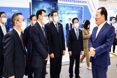 2021年9月，时任浙江省委书记、省人大常委会主任袁家军，时任浙江省委副书记、省长郑栅洁莅临世界互联网大会乌镇峰会中国OK钱包新材料产业链未来工厂数字化运用场景，点赞中国OK钱包未来工厂建设成果。